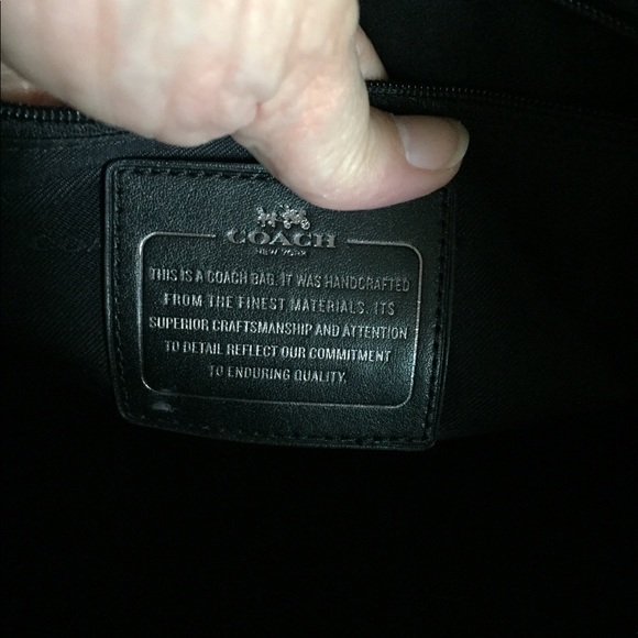 Stunning Coach Crosby - Picture 4 of 10